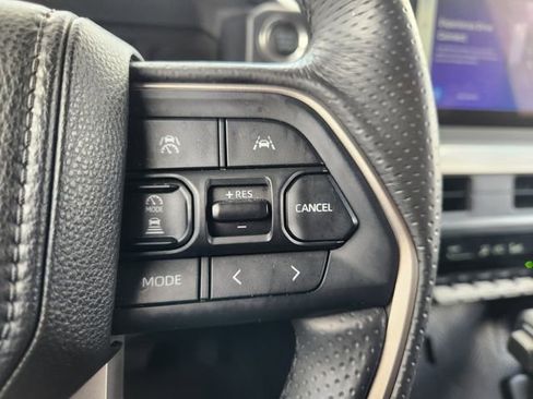 Used 2025 Toyota 4Runner SR5 image 28