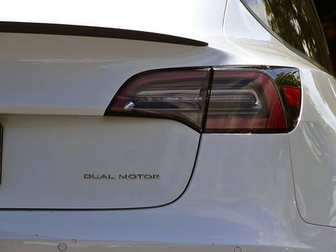 Used 2021 Tesla Model 3 Long Range AWD/4WD image 11