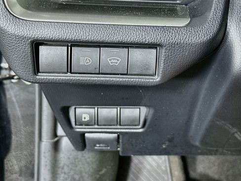 Used 2024 Toyota Prius LE FWD image 17