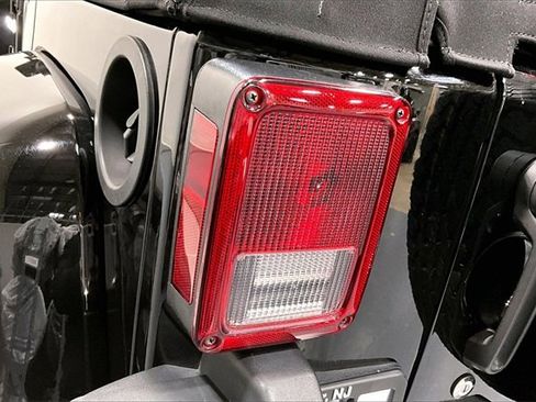 Used 2014 Jeep Wrangler Unlimited Sahara w/ Connectivity Group image 29