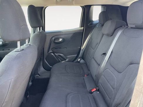Used 2019 Jeep Renegade Latitude w/ Cold Weather Group AWD/4WD image 14
