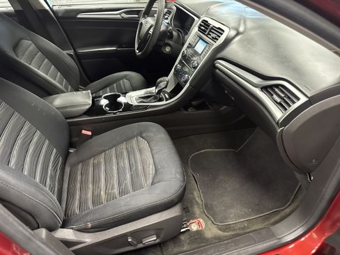 Used 2016 Ford Fusion SE FWD image 12