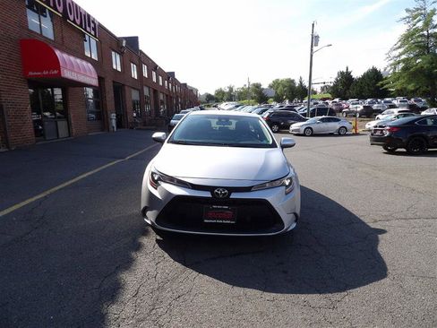 Used 2020 Toyota Corolla LE image 3