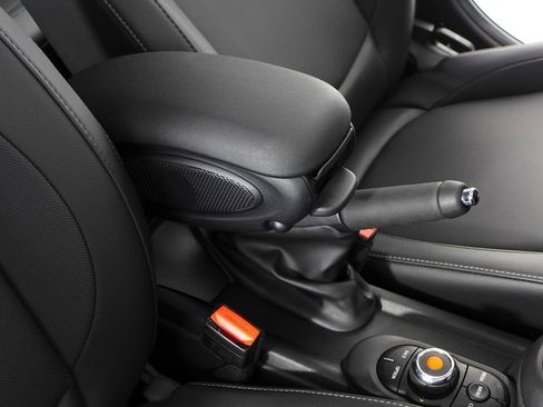 Used 2019 MINI Cooper 4-Door Hardtop image 16