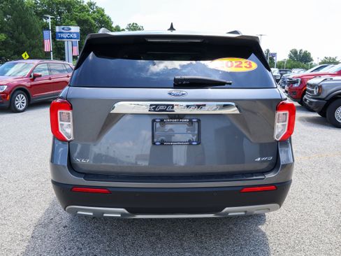 Used 2023 Ford Explorer XLT w/ Equipment Group 202A AWD/4WD image 4