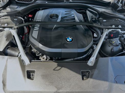 Used 2023 BMW 740i w/ Parking Assistance Package image 34