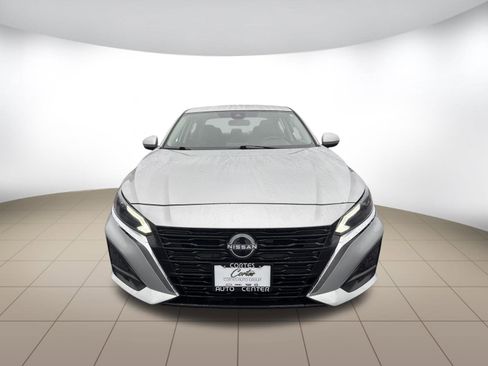 Used 2023 Nissan Altima 2.5 SV image 2
