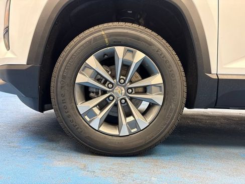 New 2026 Chevrolet Equinox LT w/ Convenience Package II FWD image 15