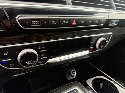 Used 2019 Audi Q7 3.0T Prestige w/ Prestige Package AWD/4WD image 17