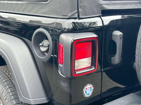 Used 2022 Jeep Wrangler Unlimited Sport AWD/4WD image 11