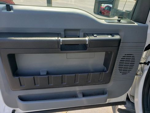 Used 2016 Ford F550 4x4 Regular Cab Super Duty image 11