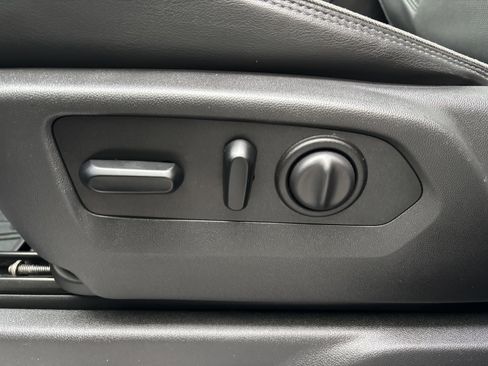 Used 2020 Chevrolet Silverado 1500 High Country w/ Technology Package image 16