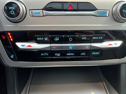 Used 2022 Ford Explorer XLT w/ Equipment Group 202A image 22