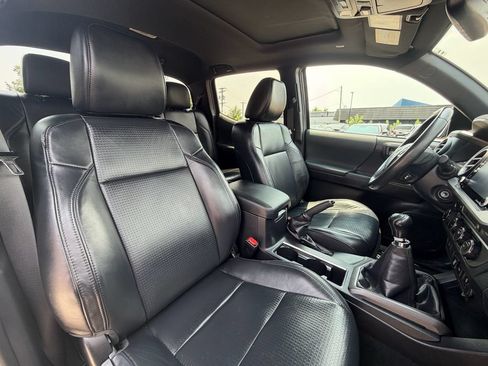 Used 2020 Toyota Tacoma TRD Off-Road w/ TRD Premium Off Road Package AWD/4WD image 19