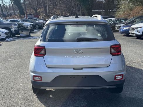 Used 2022 Hyundai Venue SEL w/ Cargo Package image 3