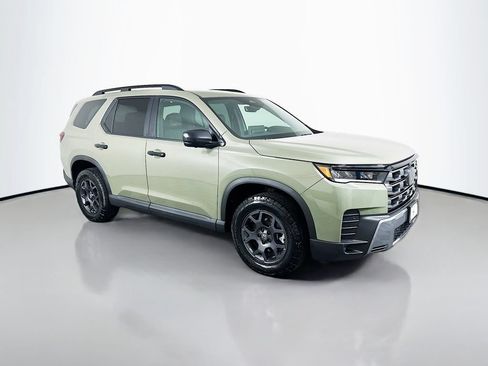 Certified 2026 Honda Pilot TrailSport image 3