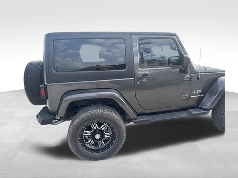 Used 2017 Jeep Wrangler Sahara w/ Connectivity Group AWD/4WD image 38