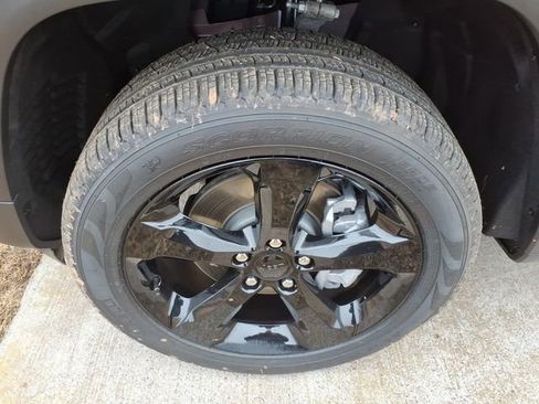 New 2025 Jeep Grand Cherokee L Limited w/ Black Appearance Package image 9