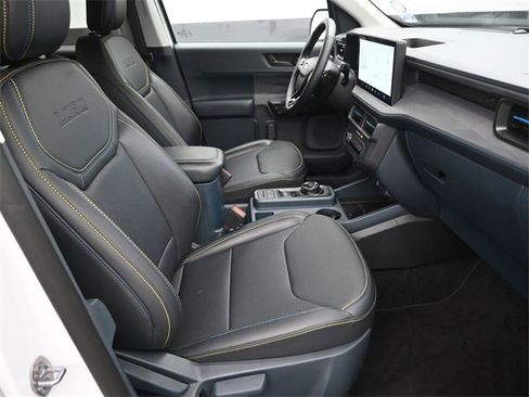 Used 2025 Ford Maverick Lobo image 12