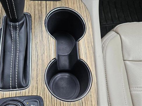 Used 2018 GMC Acadia Denali image 12