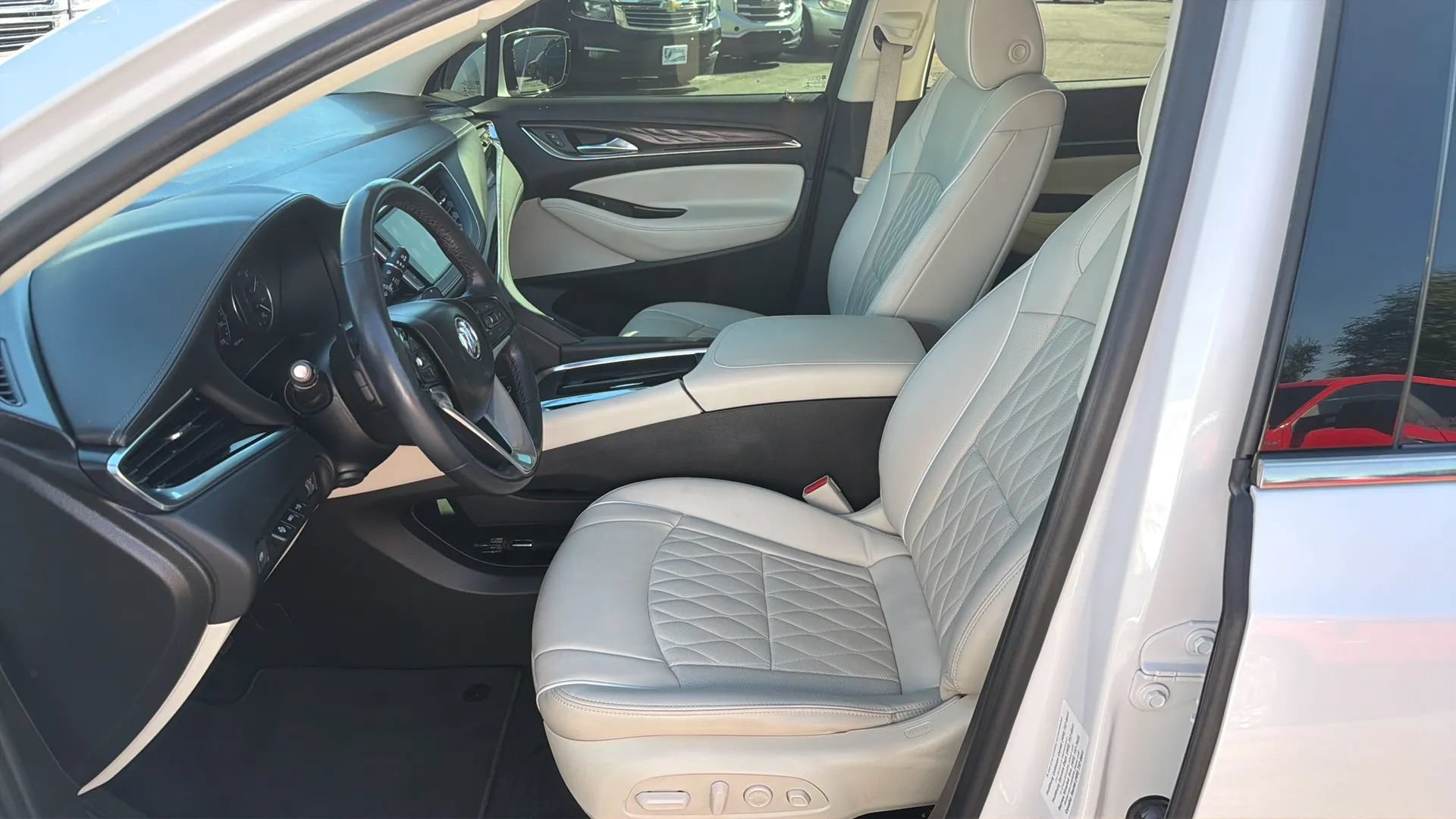 Used 2023 Buick Enclave Avenir w/ Avenir Technology Package AWD/4WD image 33