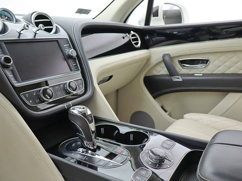 Certified 2017 Bentley Bentayga AWD/4WD image 26