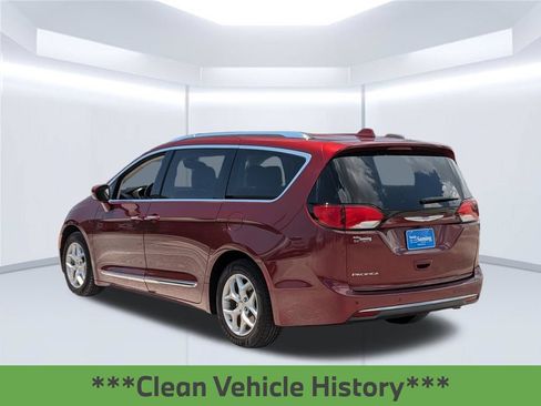 Used 2018 Chrysler Pacifica Touring-L w/ Tire & Wheel Group FWD image 3