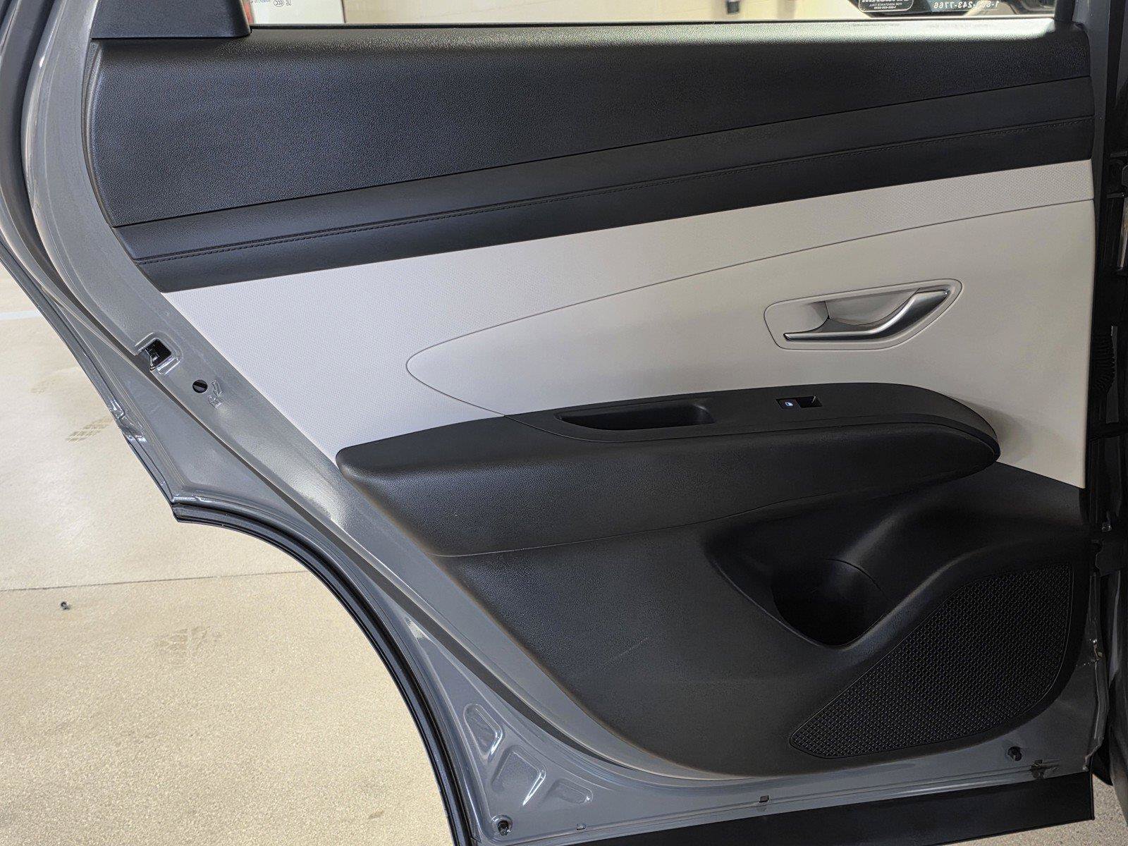 Certified 2025 Hyundai Tucson SE FWD image 13