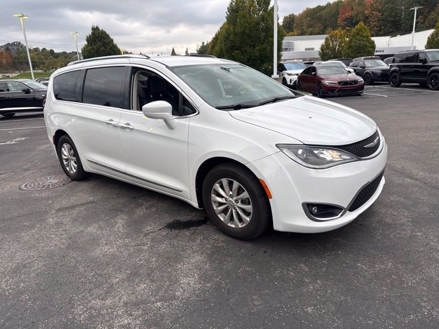 Used 2018 Chrysler Pacifica Touring-L FWD image 8