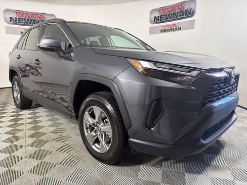 Used 2025 Toyota RAV4 XLE FWD image 1