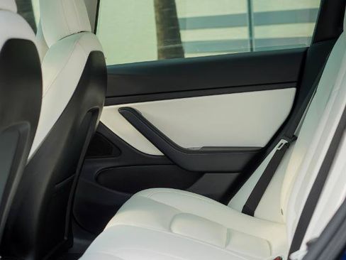Used 2020 Tesla Model 3 Standard Range Plus RWD image 16
