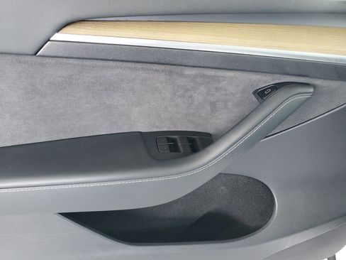 Used 2023 Tesla Model Y Long Range image 14