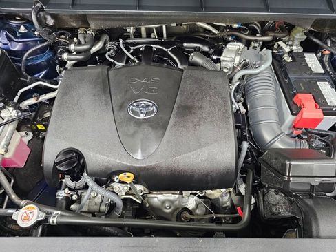 Used 2021 Toyota Highlander LE image 38