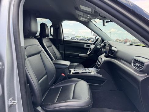 Used 2023 Ford Explorer XLT w/ Equipment Group 202A AWD/4WD image 18