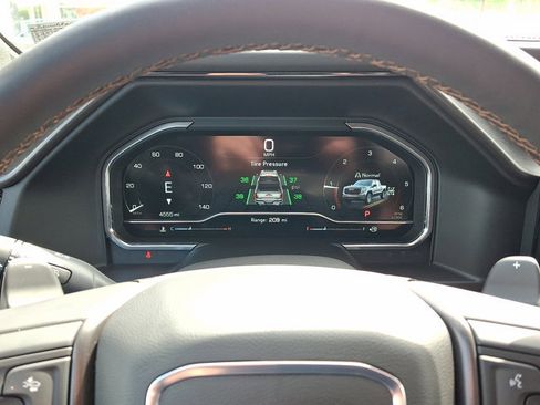 Used 2025 GMC Sierra 1500 AT4 w/ Technology Package AWD/4WD image 23
