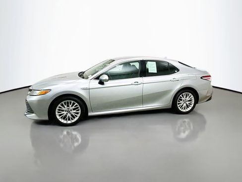 Used 2020 Toyota Camry XLE image 4