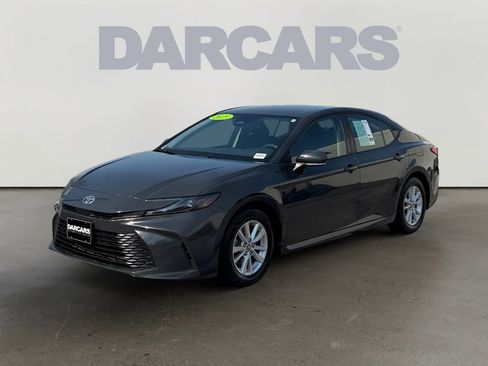 Used 2025 Toyota Camry LE image 3