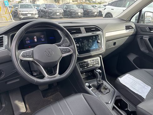 Used 2023 Volkswagen Tiguan SE image 5