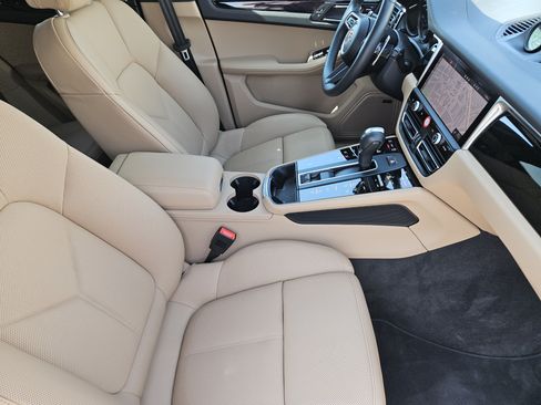 Used 2026 Porsche Macan AWD/4WD image 15