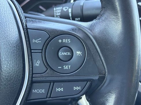 Used 2020 Toyota Camry SE FWD image 21