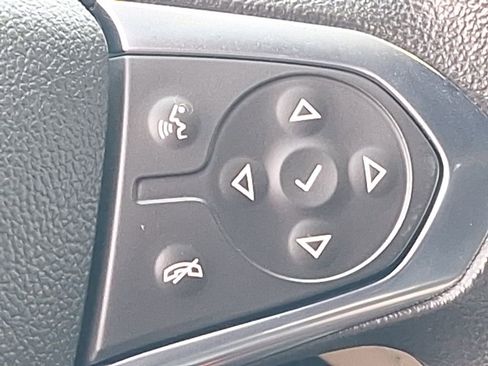 Certified 2023 Chevrolet Traverse LS image 40