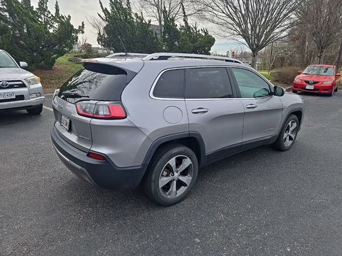 Used 2020 Jeep Cherokee Limited image 3