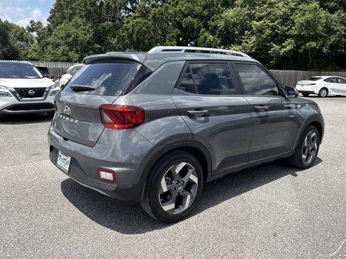 Used 2024 Hyundai Venue SEL FWD image 5
