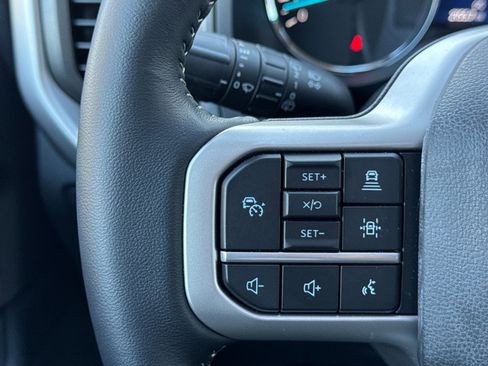 New 2024 Ford Expedition XLT image 28