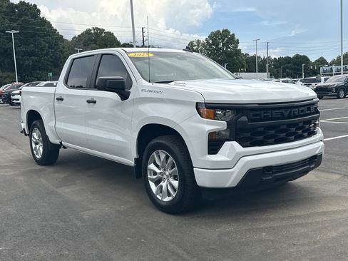 Used 2025 Chevrolet Silverado 1500 Custom RWD image 2