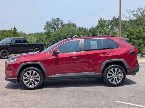 Used 2019 Toyota RAV4 XLE Premium FWD image 6