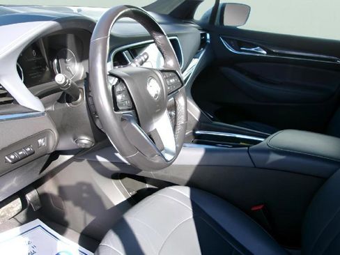 Used 2024 Buick Enclave Premium image 13