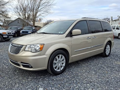 Used 2015 Chrysler Town & Country Touring w/ Driver Convenience Group image 3