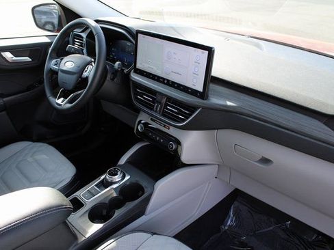 Used 2024 Ford Escape Platinum w/ Premium Technology Package image 17