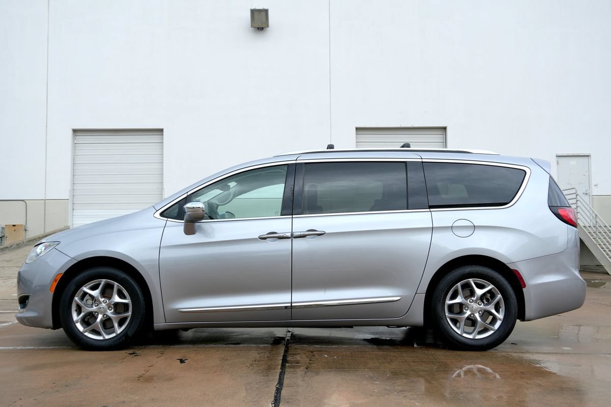 Used 2018 Chrysler Pacifica Limited FWD image 15